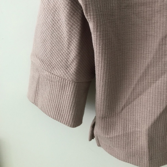 Dynamite v front and back slightly ribbed sweater - Picture 2 of 6